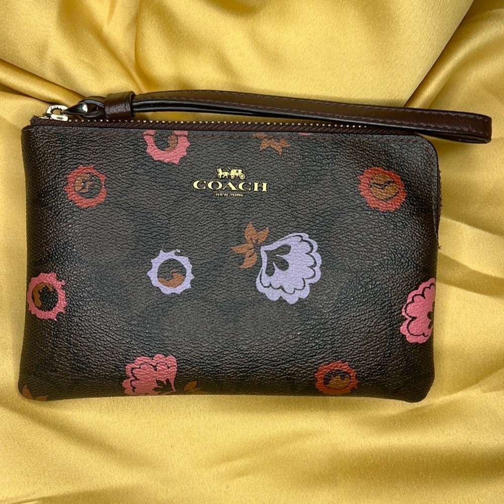 Corner Zip Coach Wristlet